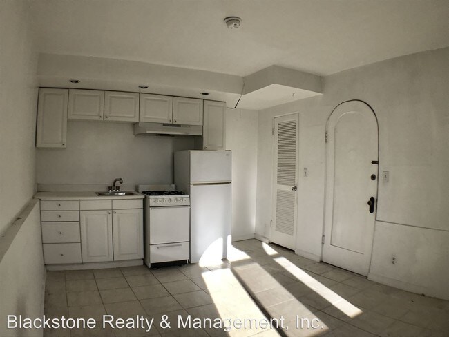 Building Photo - 6205 Temple Hill Dr