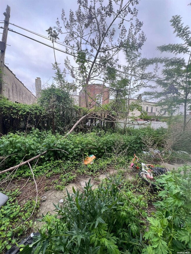 Building Photo - 1322 Chisholm St
