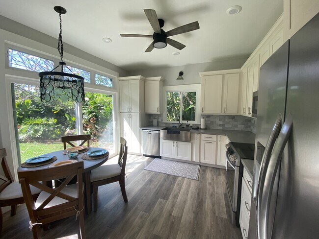 Kitchen - 11’ x 14’, Refrig. w/ ice maker, glass top stove/oven, microwave, & dishwasher - 1543 Aalapapa Dr