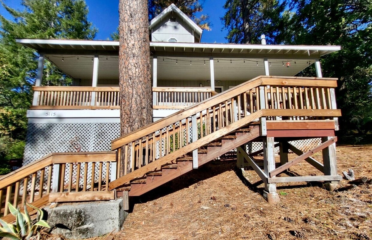3-STORY FORESTHILL HOUSE - 3-STORY  FORESTHILL HOUSE