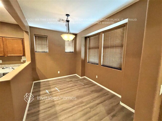 Foto del edificio - 451 S Hawes Rd