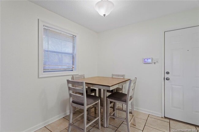 Building Photo - 1501 Meadow Dr