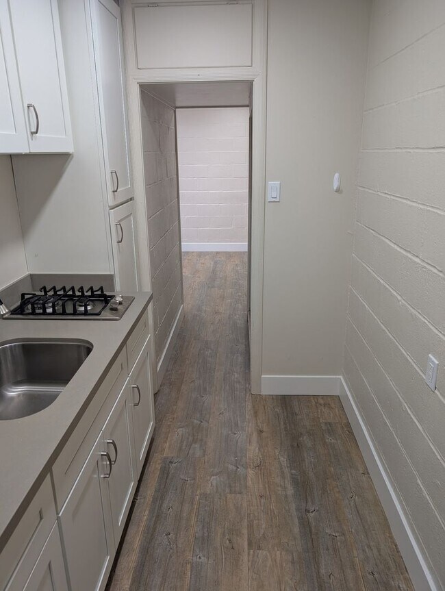 Foto del edificio - Two months free rent-Studio in Central Davis