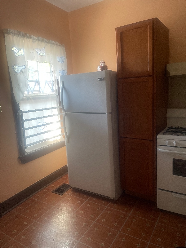 Photo - 611 E 75th St (Chicago, IL)