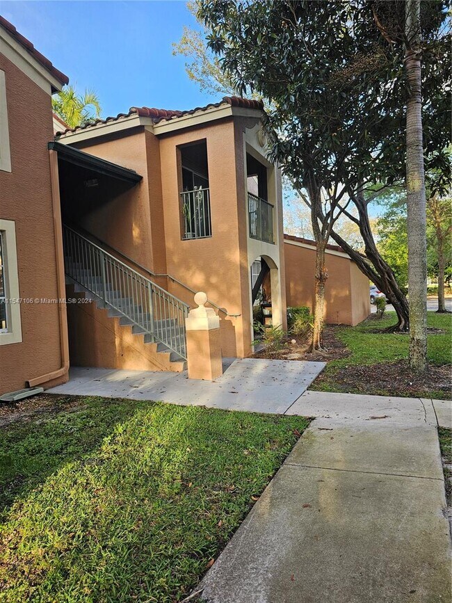 Foto del edificio - 4832 N State Rd 7