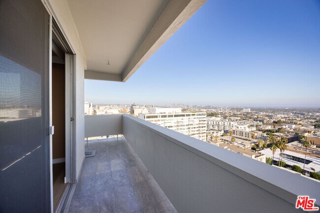 Foto del edificio - 7250 Franklin Ave