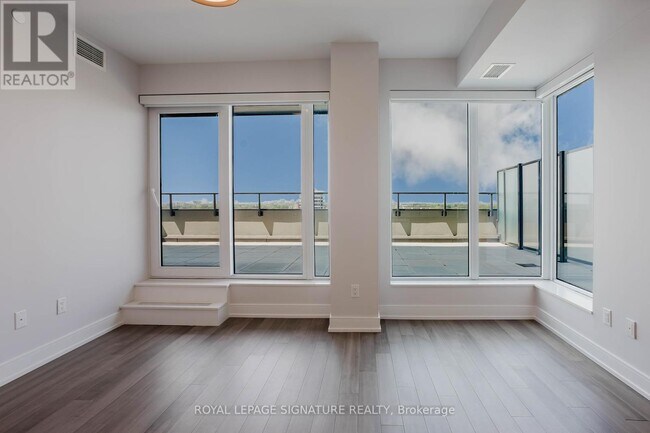 Building Photo - 2525-2525 Bathurst St