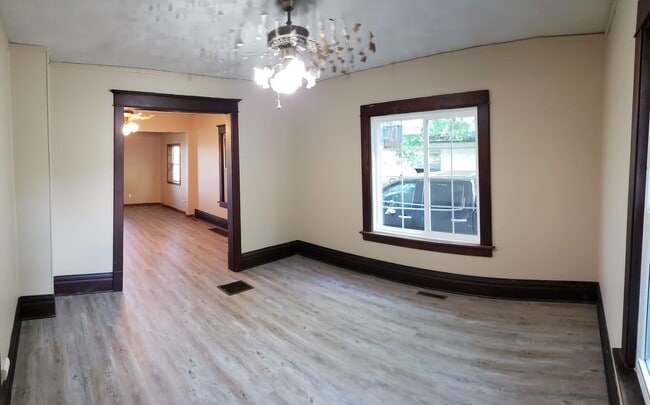 Building Photo - 3 bedroom 1 bath house