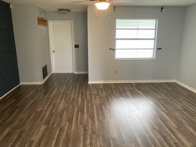 Foto del edificio - 2 Bed 2 Bath in Melbourne!