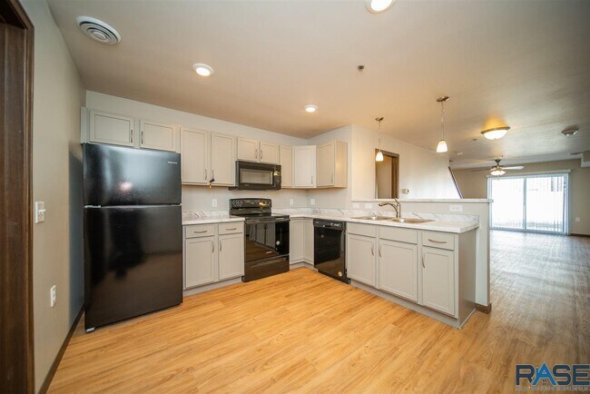 Building Photo - 4802 S Hosta Ave