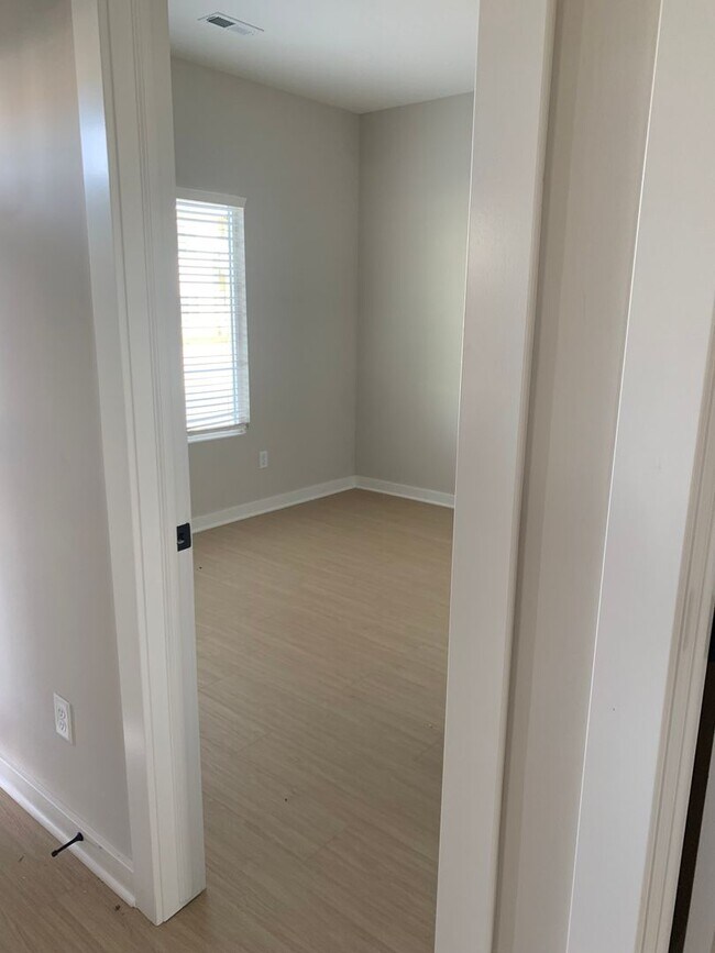 Foto del edificio - 5406-08 BRESSLER Dr