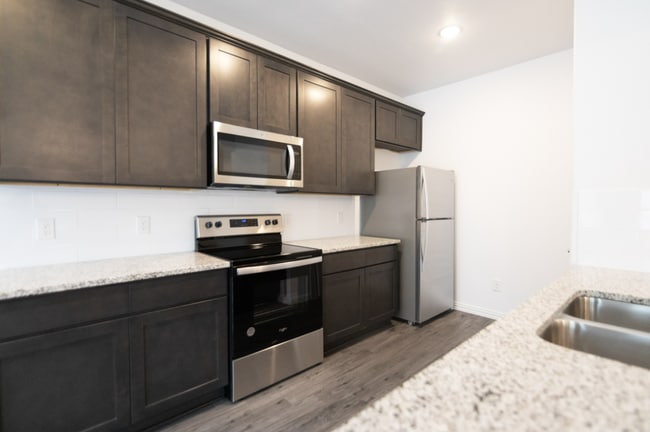 Building Photo - 4425 Braddon Dr