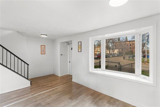 Foto del edificio - 310 Enright Ct