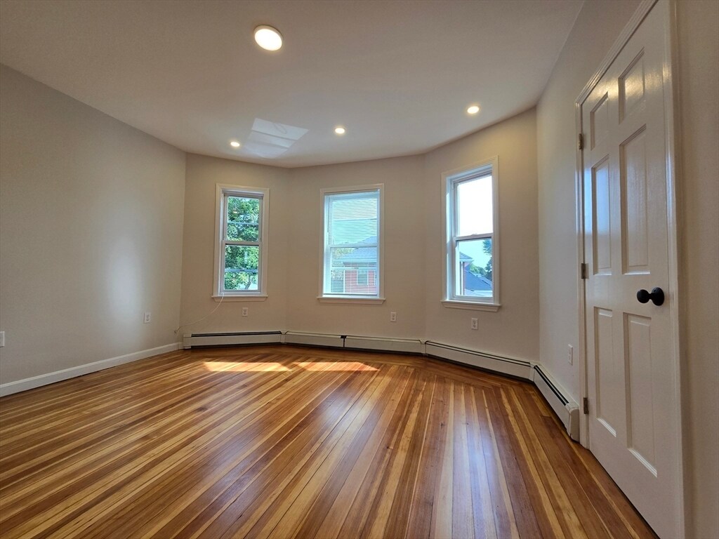 Foto principal - 68 Baxter Ave