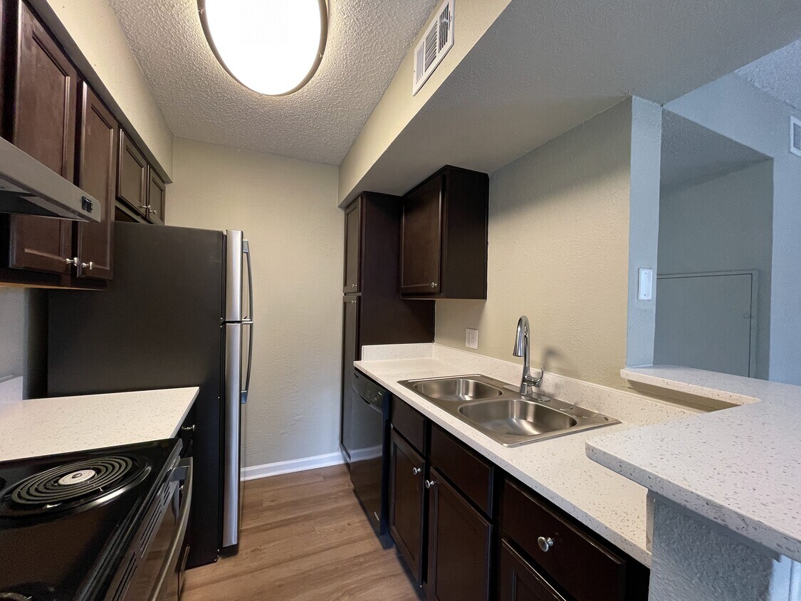 The Life at Grand Oaks Apartments in Houston, TX