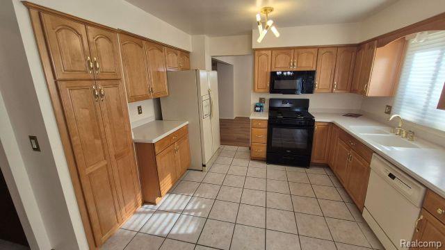 Foto del edificio - 42455 Bishop Rd