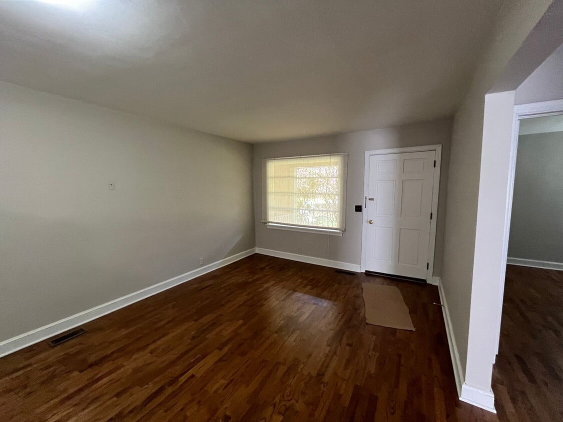 Primary Photo - 208 Reynolds St NE