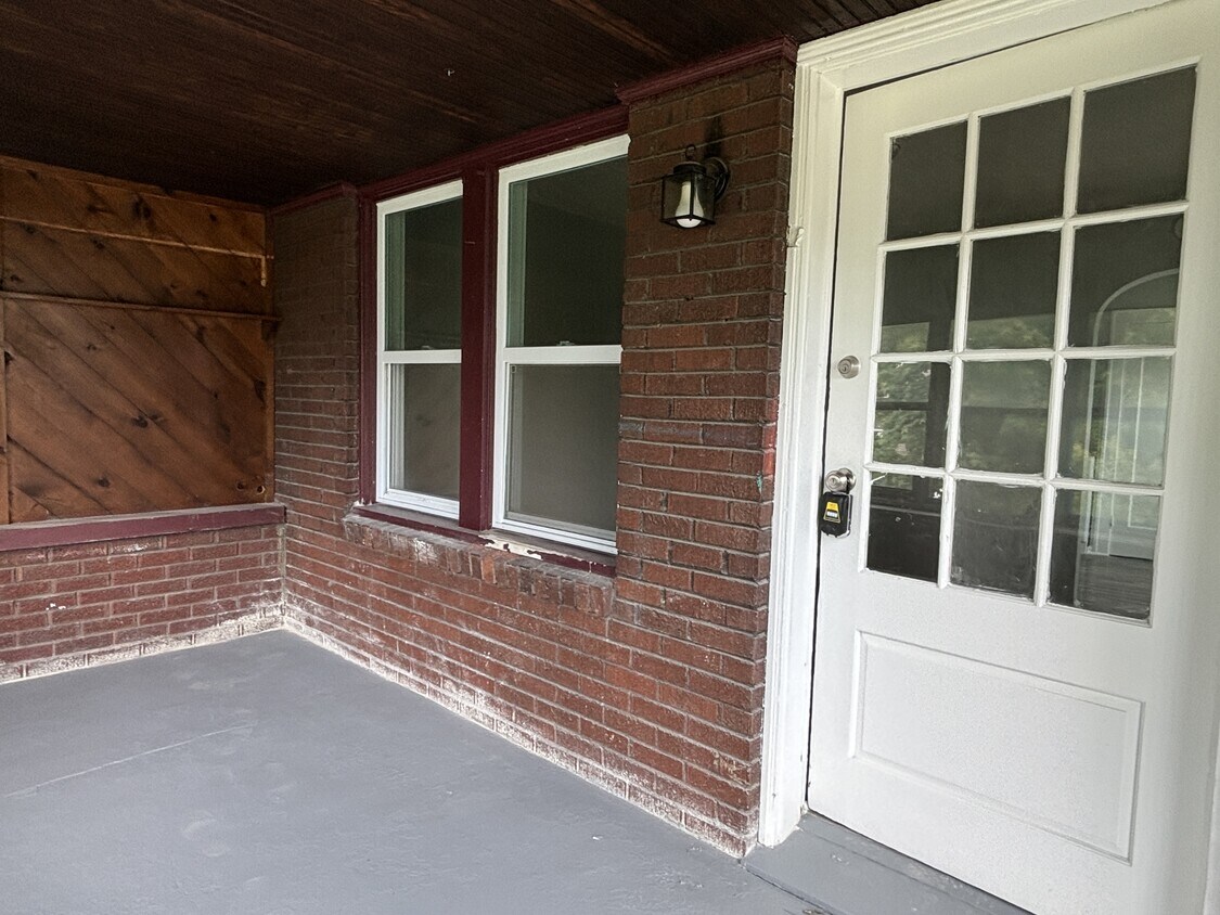 Primary Photo - 1401 N Gladstone Ave