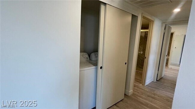 Foto del edificio - 1701 E Katie Ave