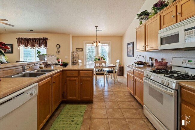 Building Photo - 3 bed, 2 Bath Twin Home in Southern View