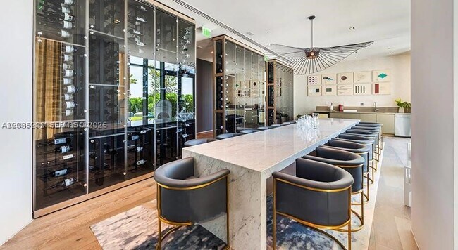 Foto del edificio - 650 NE 32nd St