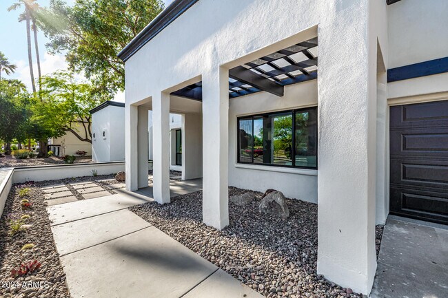 Building Photo - 5632 E Emile Zola Ave