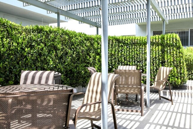 Building Photo - 5252 Corteen Place