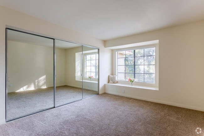 2BR, 2BA - 1000 SF - Elan Alicante La Costa