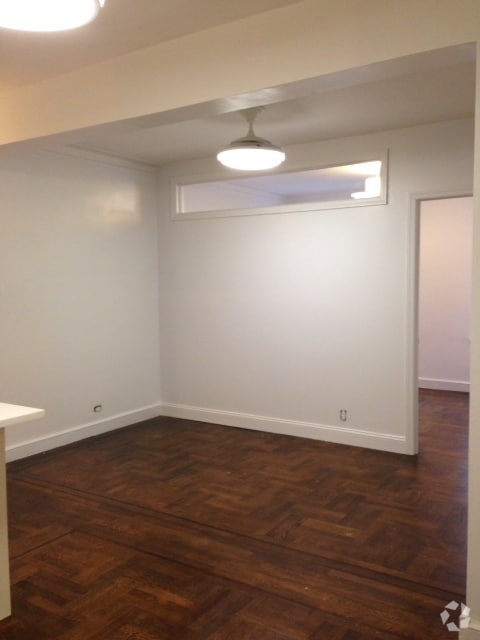 Building Photo - 208 E 28th St