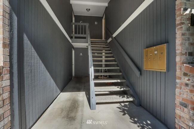Building Photo - 3723 S Orchard St