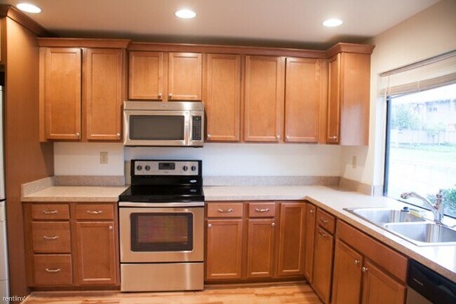 Building Photo - 3 br, 1.5 bath House - 107 Woodlake Drive