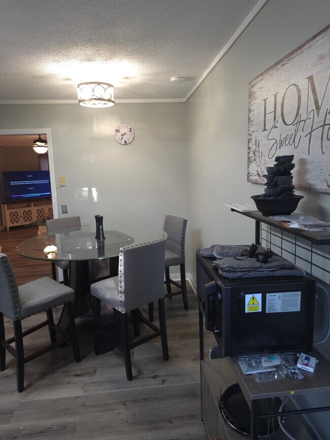 Cocina comedor - 1555 Lyons Center Rd