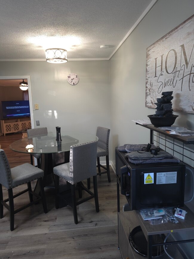 Eat-in Kitchen - 1555 Lyons Center Rd