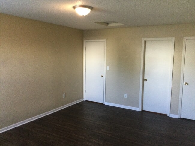 Building Photo - 2330 Lakecrest Drive
