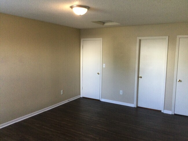 Foto del edificio - 2330 Lakecrest Drive