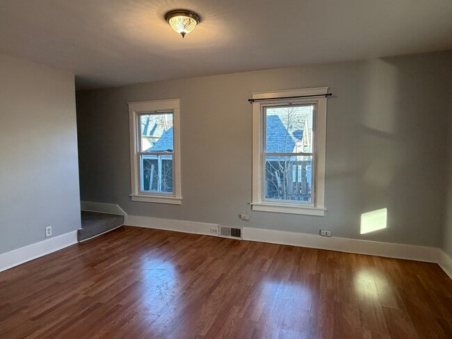 Foto del edificio - 349 W Illinois Ave