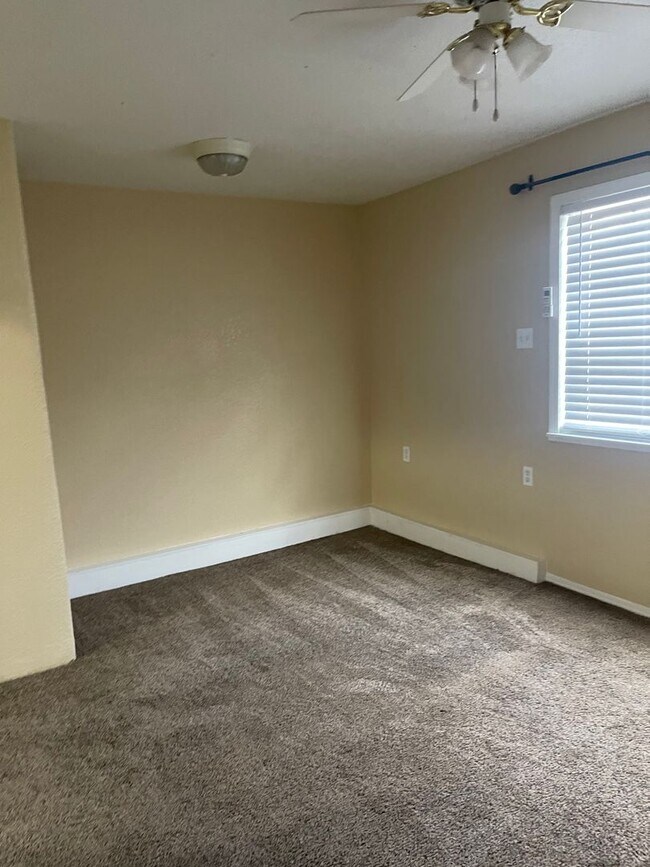 Foto del edificio - 5216 Los Arboles Ave NE