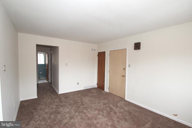 Building Photo - 3604 Woodhaven Rd