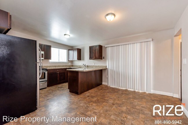 Building Photo - 5 br, 2.5 bath House - 4381 S Ebony Ave