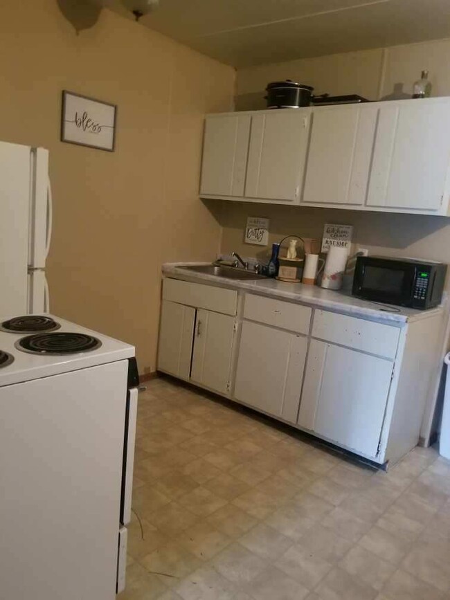 Kitchen - 201 S Western Ave