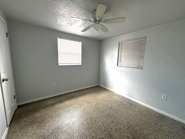 Building Photo - 321 9th St Dr W