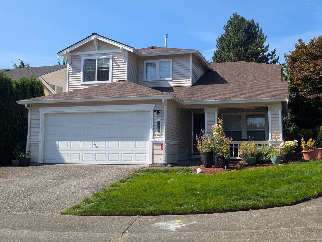 Primary Photo - Nice 3 Bedroom plus den/flex space Home in...