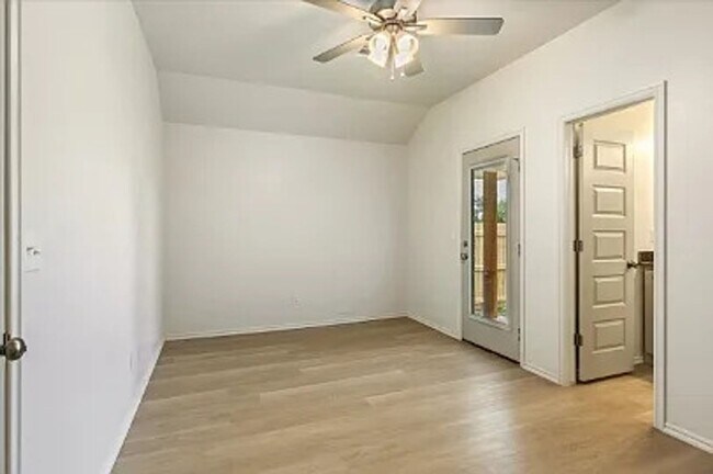 Foto del edificio - Modern 2-Bed, 2-Bath Duplex in Lawton View...