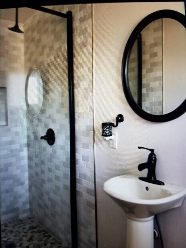 Foto del edificio - 2810 Rollingwood Dr