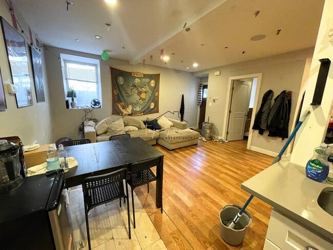 Foto del edificio - 723 Parker St