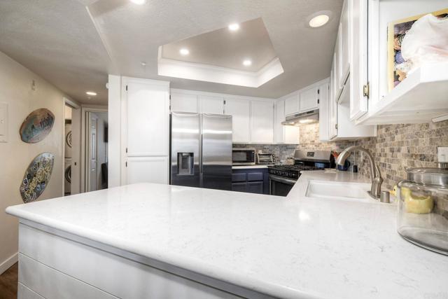 Building Photo - 600 The Strand N