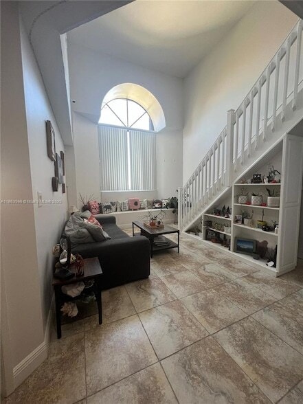 Building Photo - 15549 Miami Lakeway N