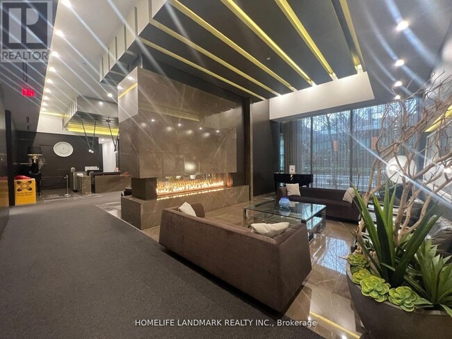 Building Photo - 101 Charles St E