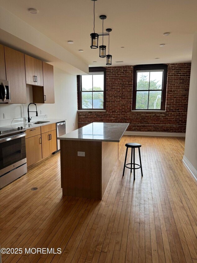 Primary Photo - 179 Chelsea Ave