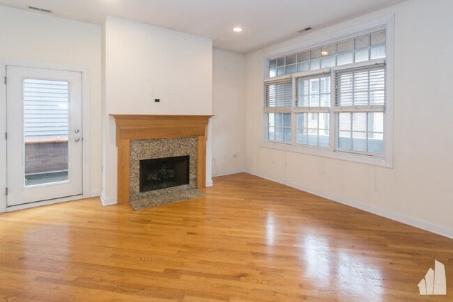 Building Photo - 1438 W Belmont Ave